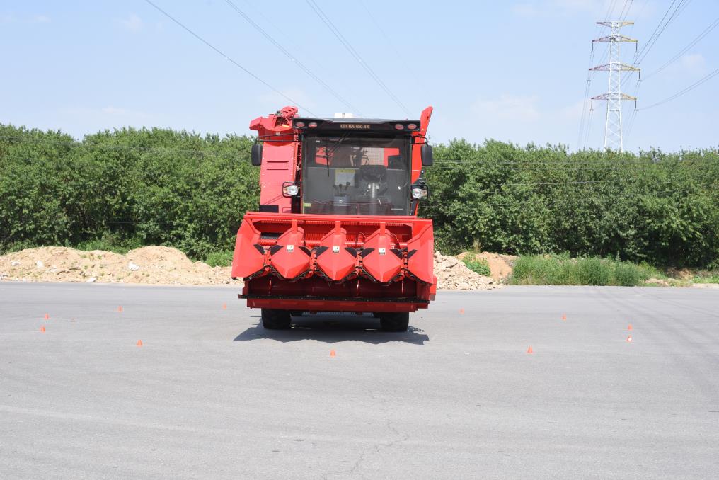 中聯收獲4YZJ-4(G4)型自走式玉米穗莖收獲機(圖3)